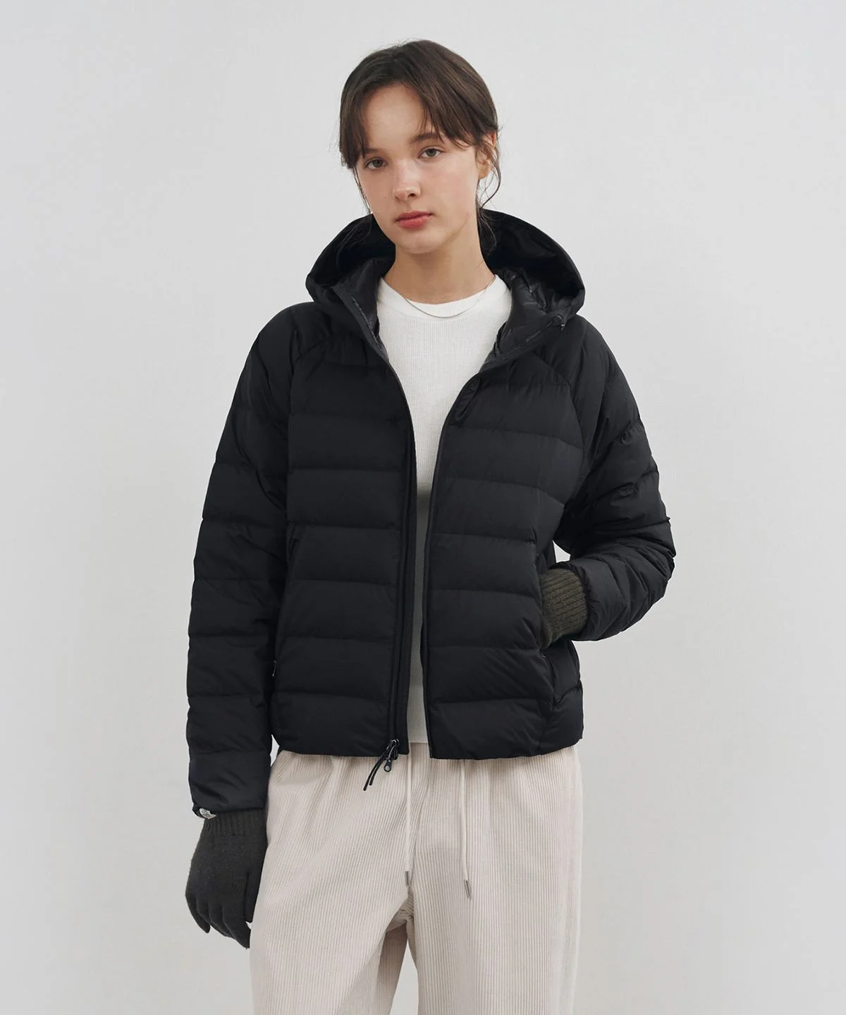 가벼운 패딩 찾다 정착한 커스텀어클락 우먼 COWJP001BLACK 라이트웨이트 후드 덕다운 블랙 · 상품 이미지 2