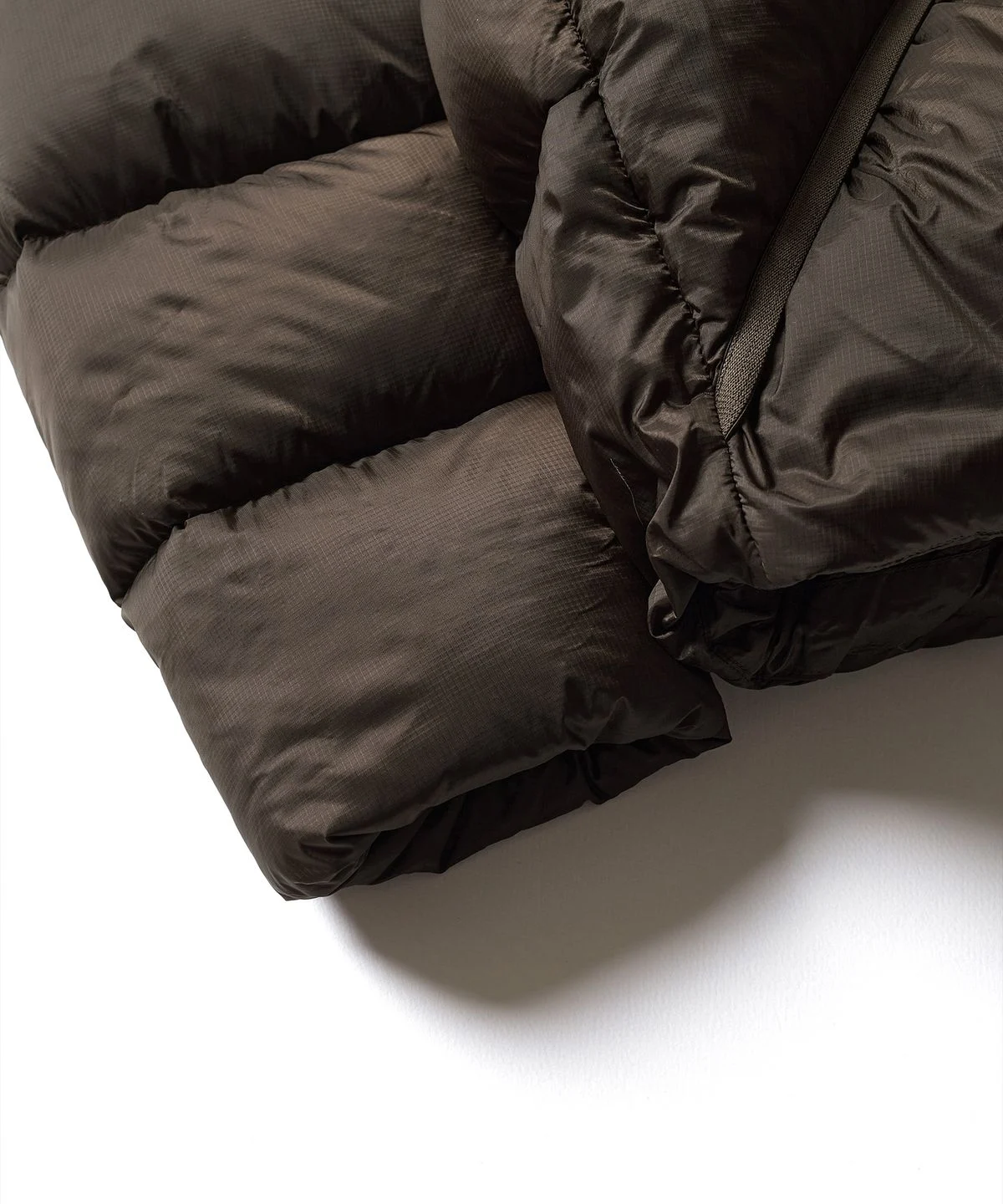 50% 할인에 집어온 에스파이 LIGHT PUFFER DOWN JACKET E54OU01BRN 한 달 입어본 핏 · 상품 이미지 3
