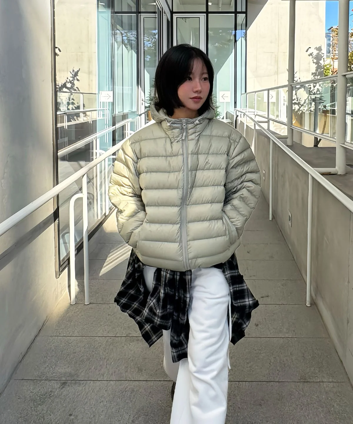 반값 할인에 홀려 샀다가 매일 입는 로우그 심볼 라이트 다운 재킷 그레이 2주 실사용기 · 상품 이미지 3