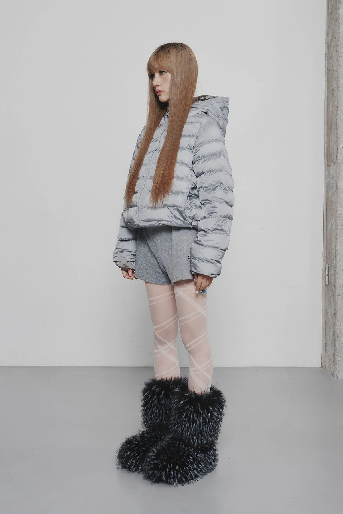 POINT WELLON HOODED JACKET IN SILVER 다이닛 KDWCL5WC19A 실버 패딩 덕분에 밋밋한 가을 코디 고민 한 방에 해결했어요 · 상품 이미지 2